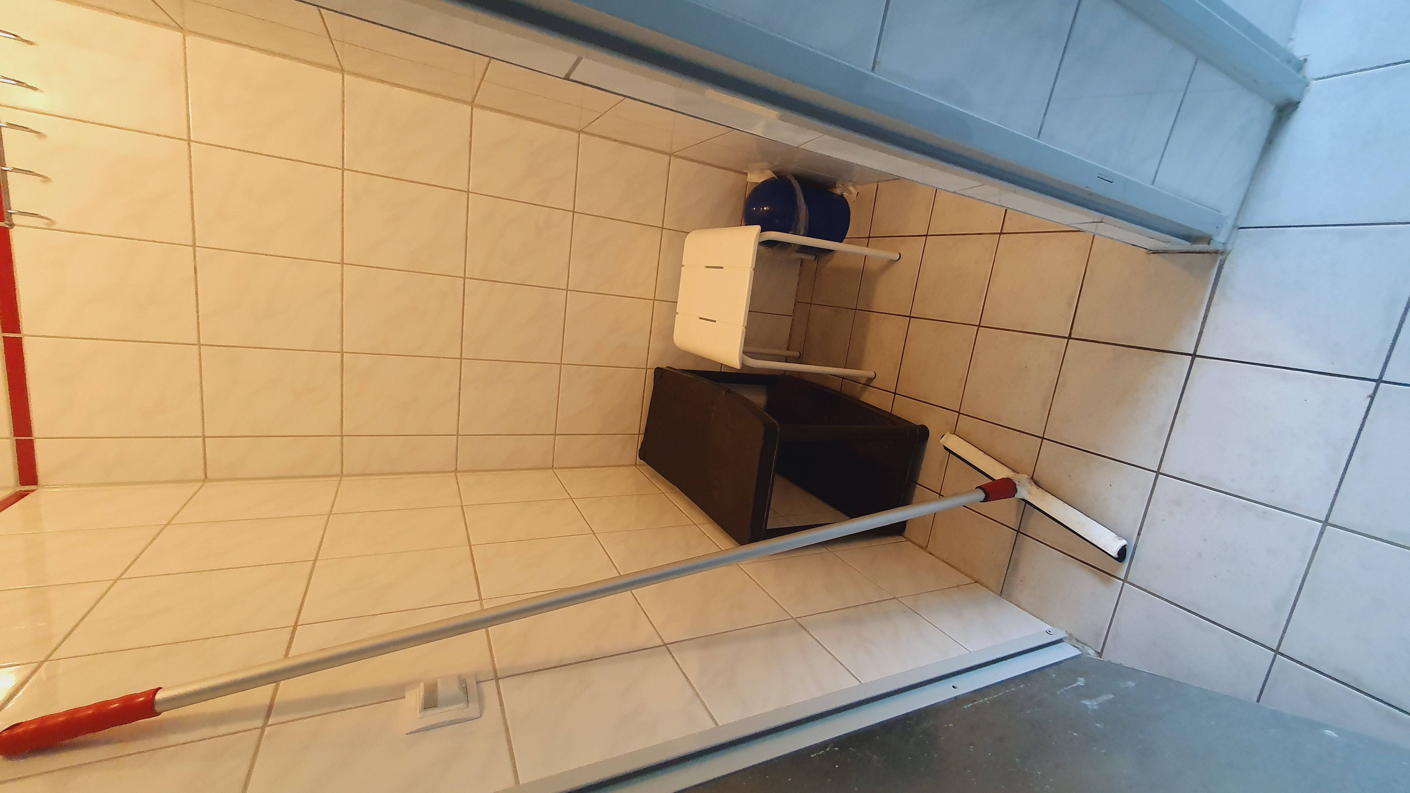 Reisemobilstellplatz: Dusche (nicht ansprechend) - taunus mobilcamp