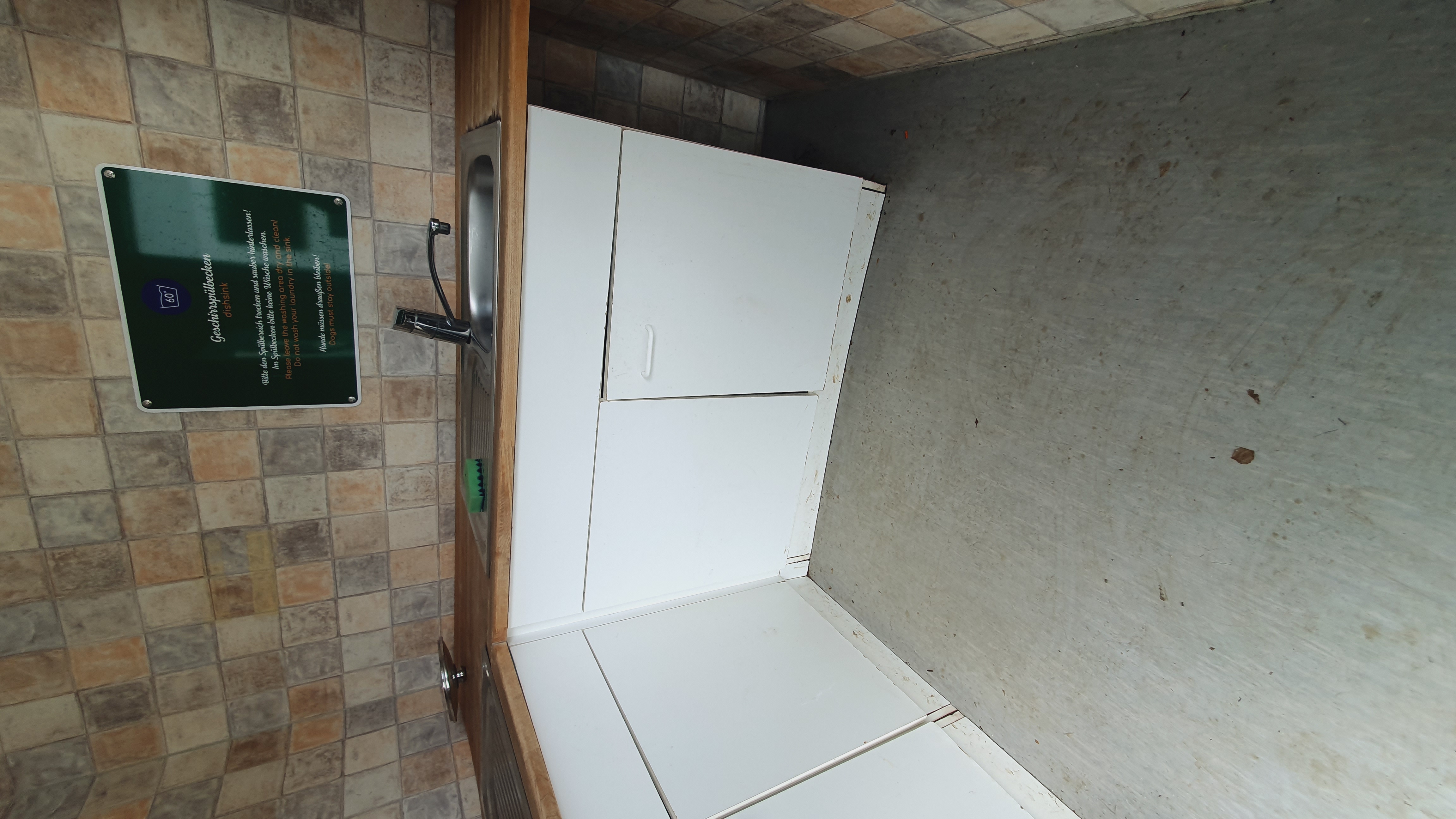 Reisemobilstellplatz: Spül/-Waschküche - taunus mobilcamp