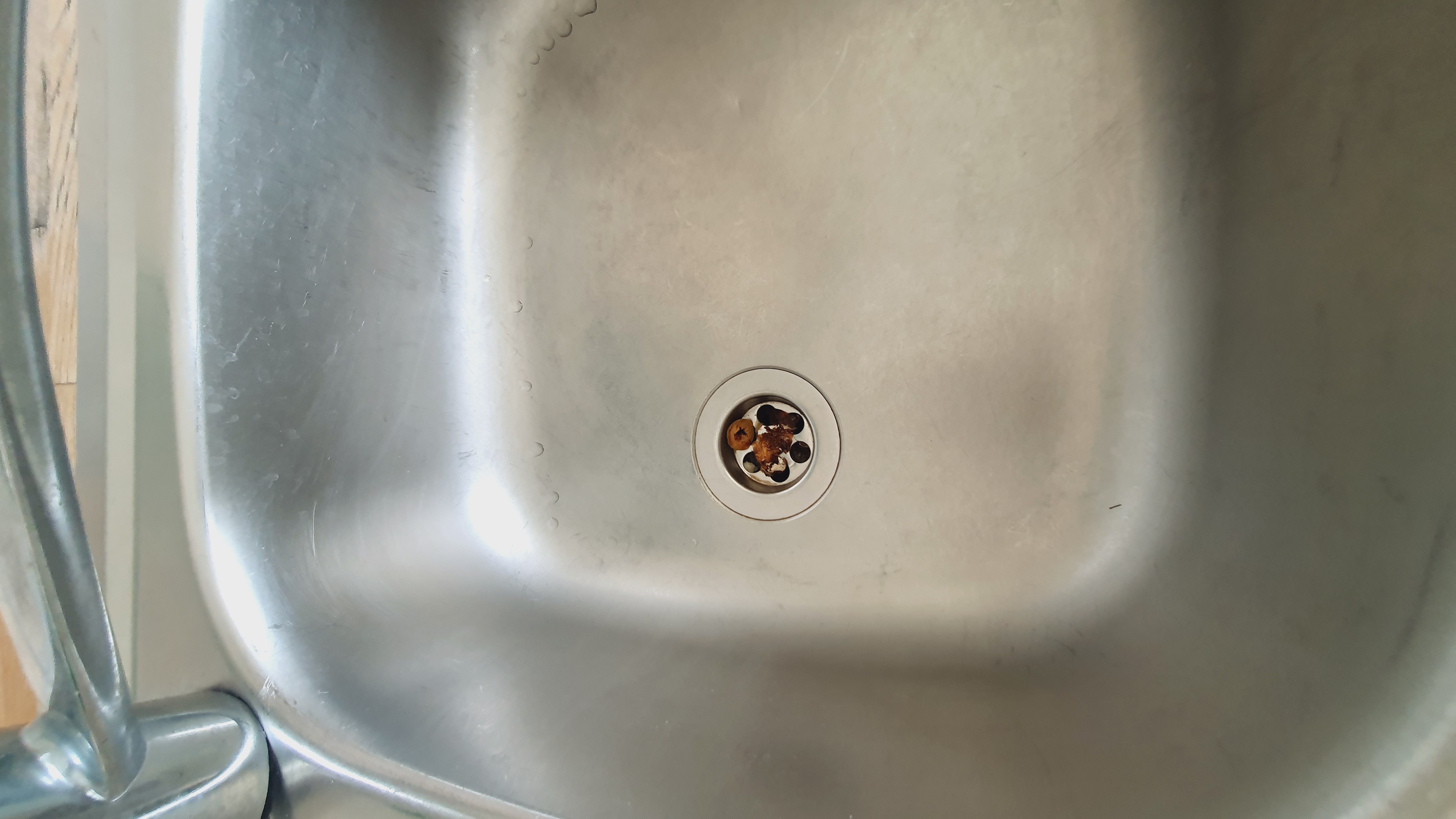 Reisemobilstellplatz: Spülbecken mit "Essensreste" - taunus mobilcamp