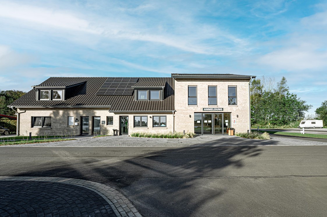 Wohnmobilstellplatz: Rezeptionsgebäude - Friesensee Camping und Ferienpark