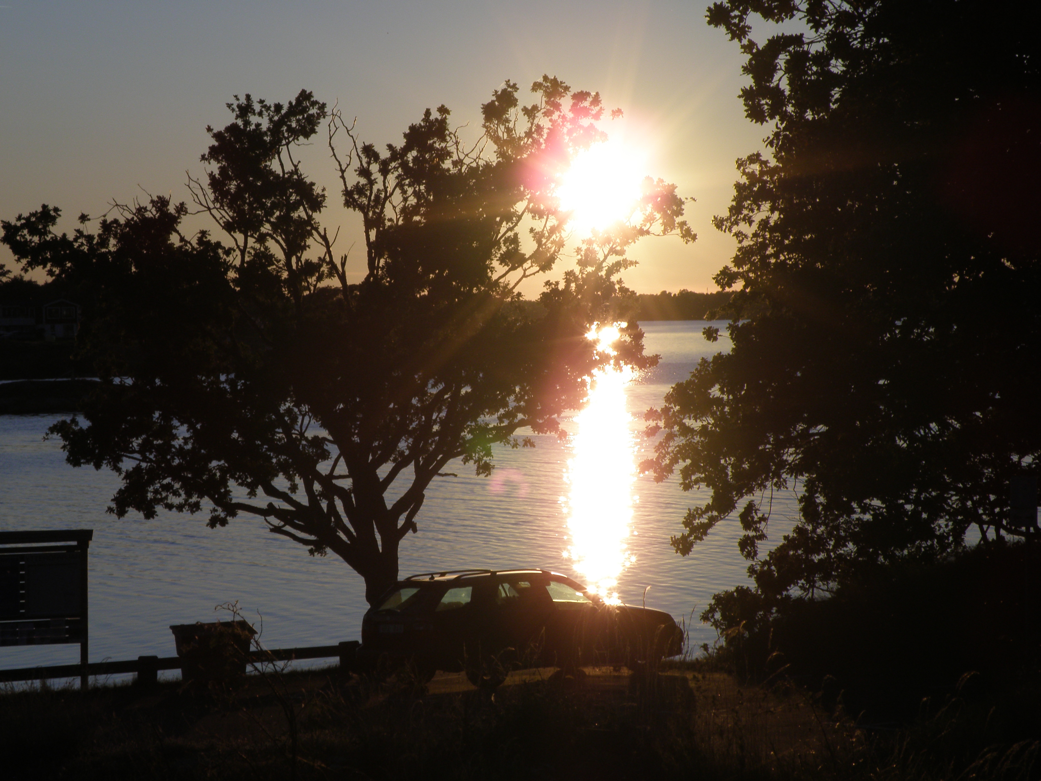 Wohnmobilstellplatz: Abendstimmung - Einzelner freistehender Wohnmobilplatz auf der Halbinsel Knösö (Schweden)