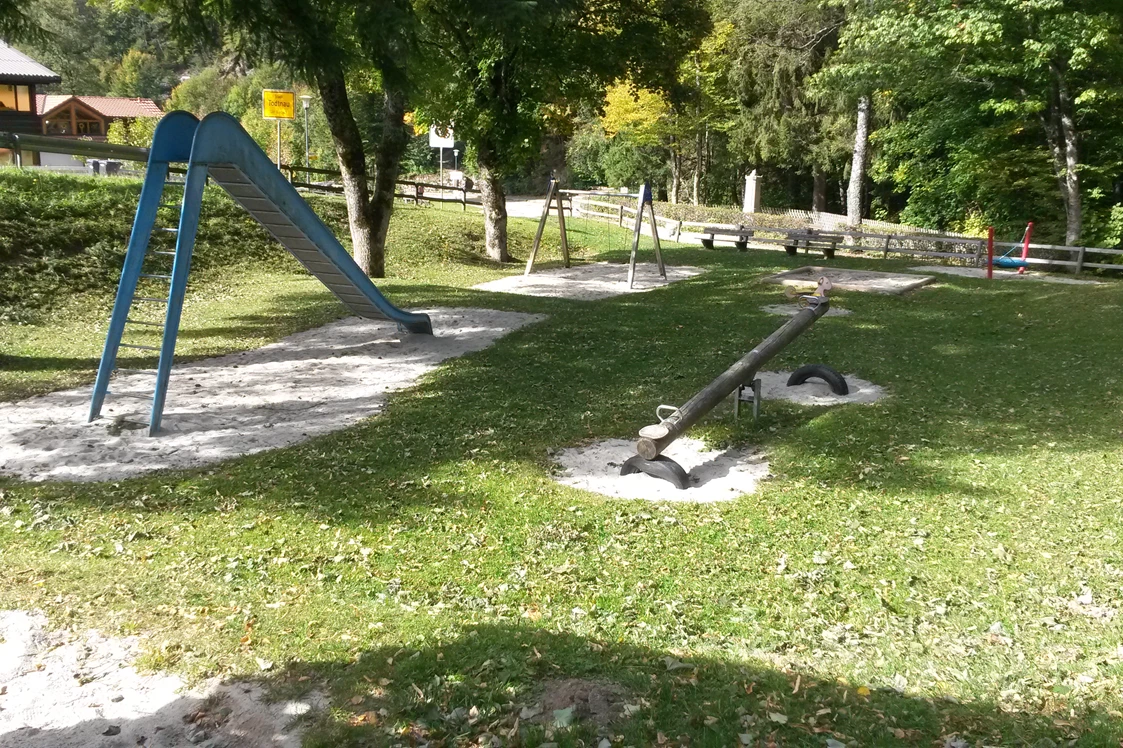 Wohnmobilstellplatz: Spielplatz für die kleinen - Stellplatz Todtnau im Stadtgarten