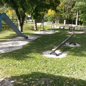 Wohnmobilstellplatz: Spielplatz für die kleinen - Stellplatz Todtnau im Stadtgarten