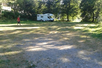 Wohnmobilstellplatz: Sonnige und Schattige Plätzchen zum verweilen. - Stellplatz Todtnau im Stadtgarten