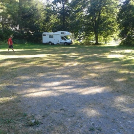 Wohnmobilstellplatz: Sonnige und Schattige Plätzchen zum verweilen. - Stellplatz Todtnau im Stadtgarten