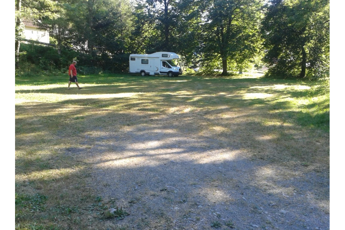 Wohnmobilstellplatz: Sonnige und Schattige Plätzchen zum verweilen. - Stellplatz Todtnau im Stadtgarten