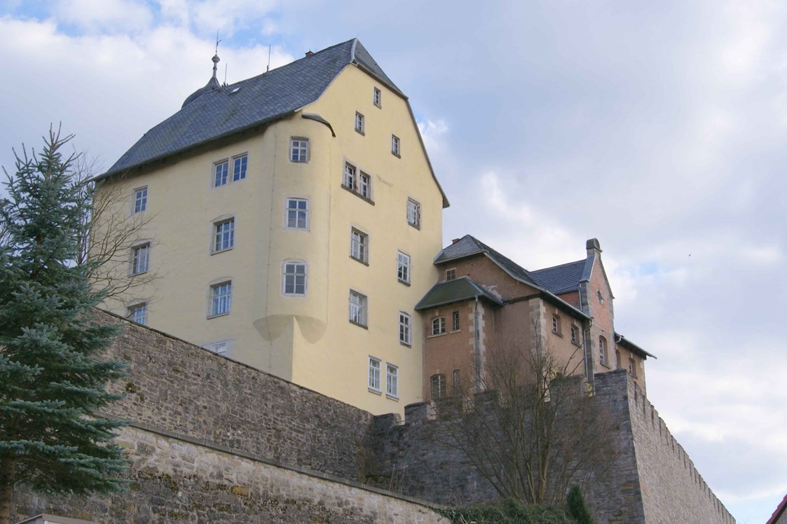 Wohnmobilstellplatz: Schloss Eisfeld mit Museum und Touristinformatiom - Wohnmobilstellplatz am Volkshaus