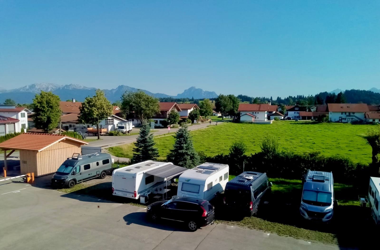 área camper - Wohnwagen erlaubt - Alemania - Wohnmobilstellplatz in Roßhaupten