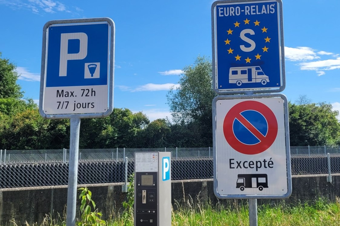 Wohnmobilstellplatz: Signalisation - Euro-Relais Port de Saint-Blaise