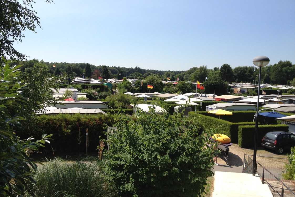 Wohnmobilstellplatz: Ein Blick von der Gaststätte über den Campingplatz - Stellplatz Campingplatz Graskamp