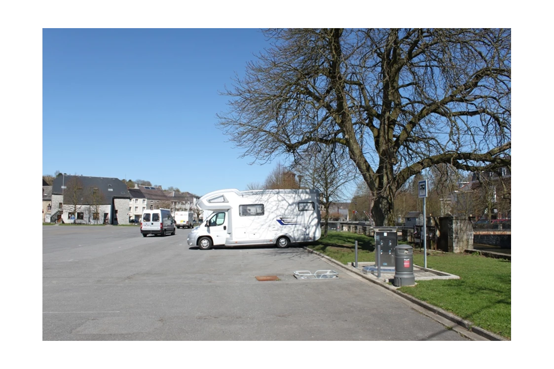 Wohnmobilstellplatz: Aire de motorhomes de Nismes