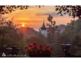 Wohnmobilstellplatz: Blick von der Terrasse der Wurzelschänke zum Schloss Rabenstein. - Campingplatz Oberrabenstein