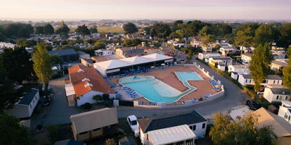 Plaza de aparcamiento para autocaravanas - Stromanschluss - La Barre-de-Monts - Eden villages Camping La Pointe Saint-Gildas