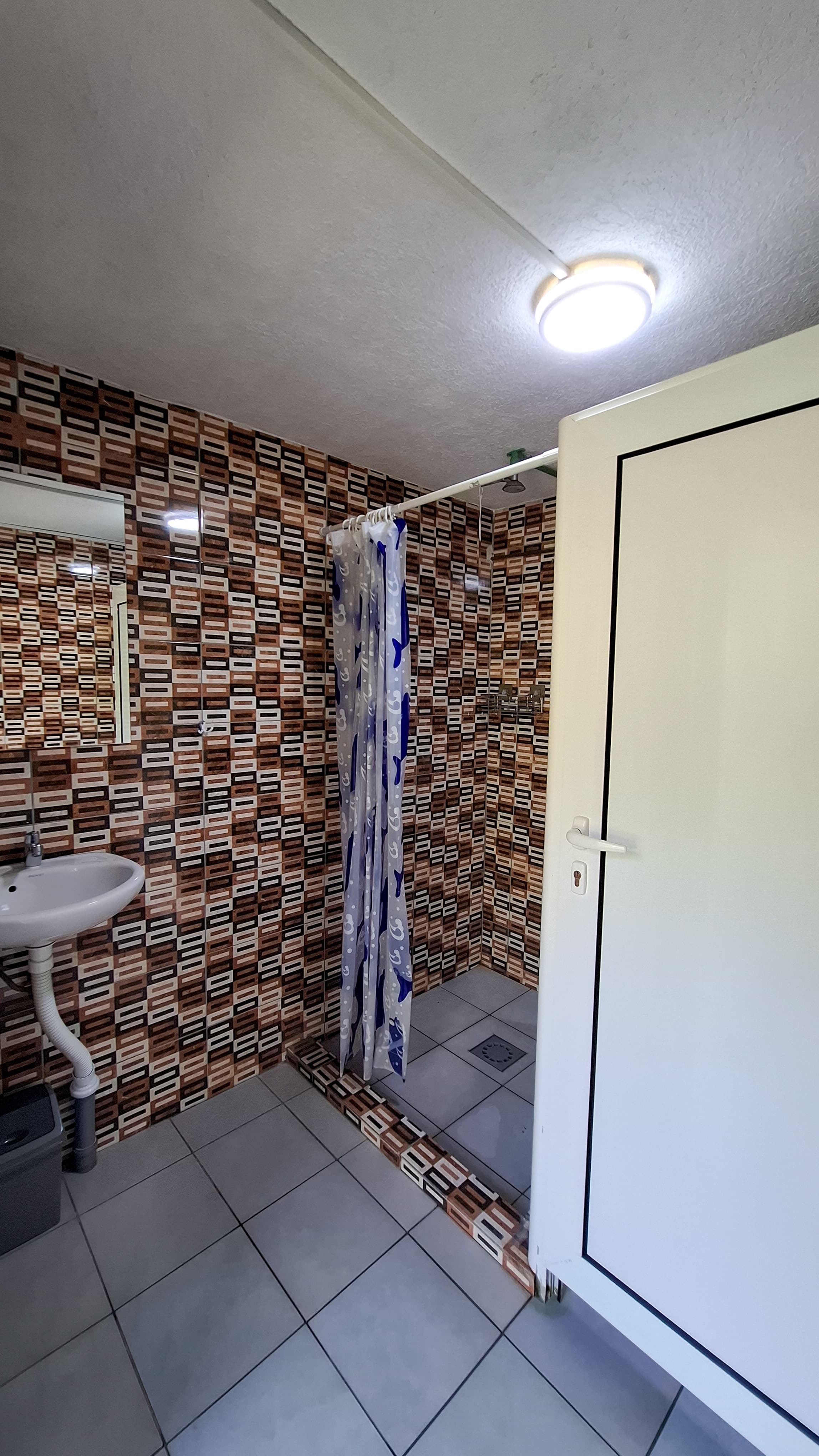 Wohnmobilstellplatz: Sanitäranlagen - Camp Virpazar