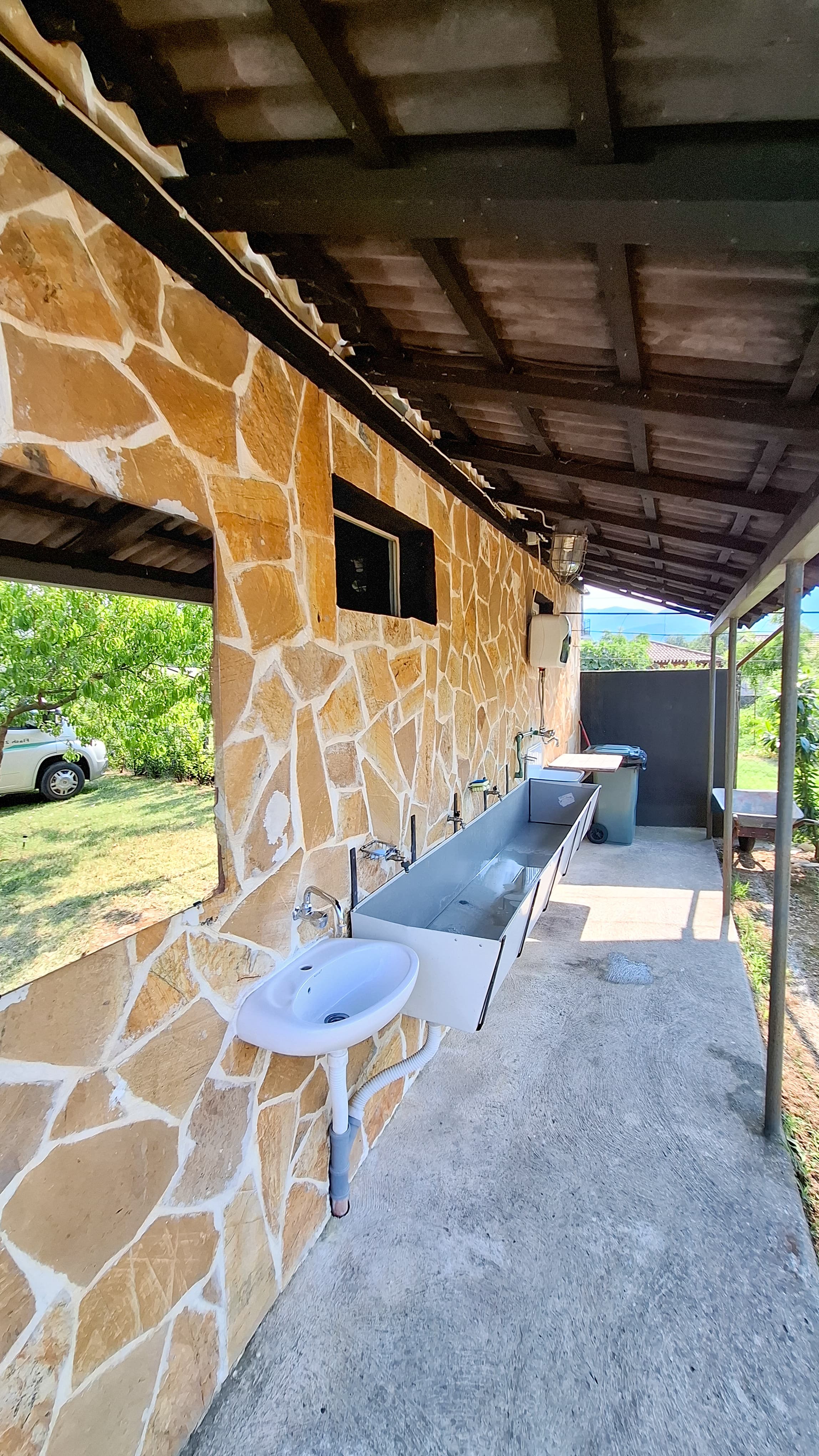 Wohnmobilstellplatz: Sanitäranlagen - Camp Virpazar