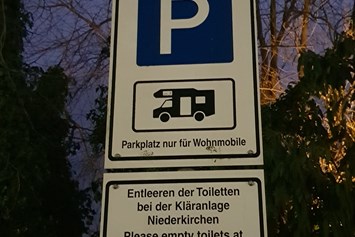 Wohnmobilstellplatz: Schild des Stellplatzes - Wohnmobilstellplatz Meckenheim