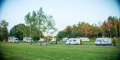 Reisemobilstellplatz - Art des Stellplatz: vor Campingplatz - Thüringer Wald - Unser idyllischer Wohnmobilplatz mit jeder Menge Freiraum - Wohnmobil und Ferienpark Großbreitenbach