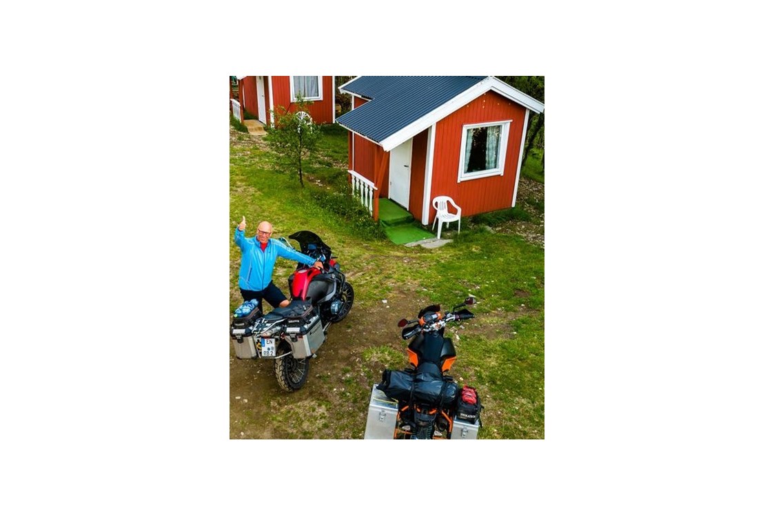 Wohnmobilstellplatz: Fin din lille  hytte, på din reise til /fra Nordkapp - Helt OK å hvile seg ut på veien. - Sandnes Fjord Camping