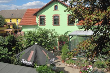Wohnmobilstellplatz:  Bild: Rascha's Oldtimergaststätte Zur Linde - Raschas Oldtimer Gaststätte "Zur Linde"