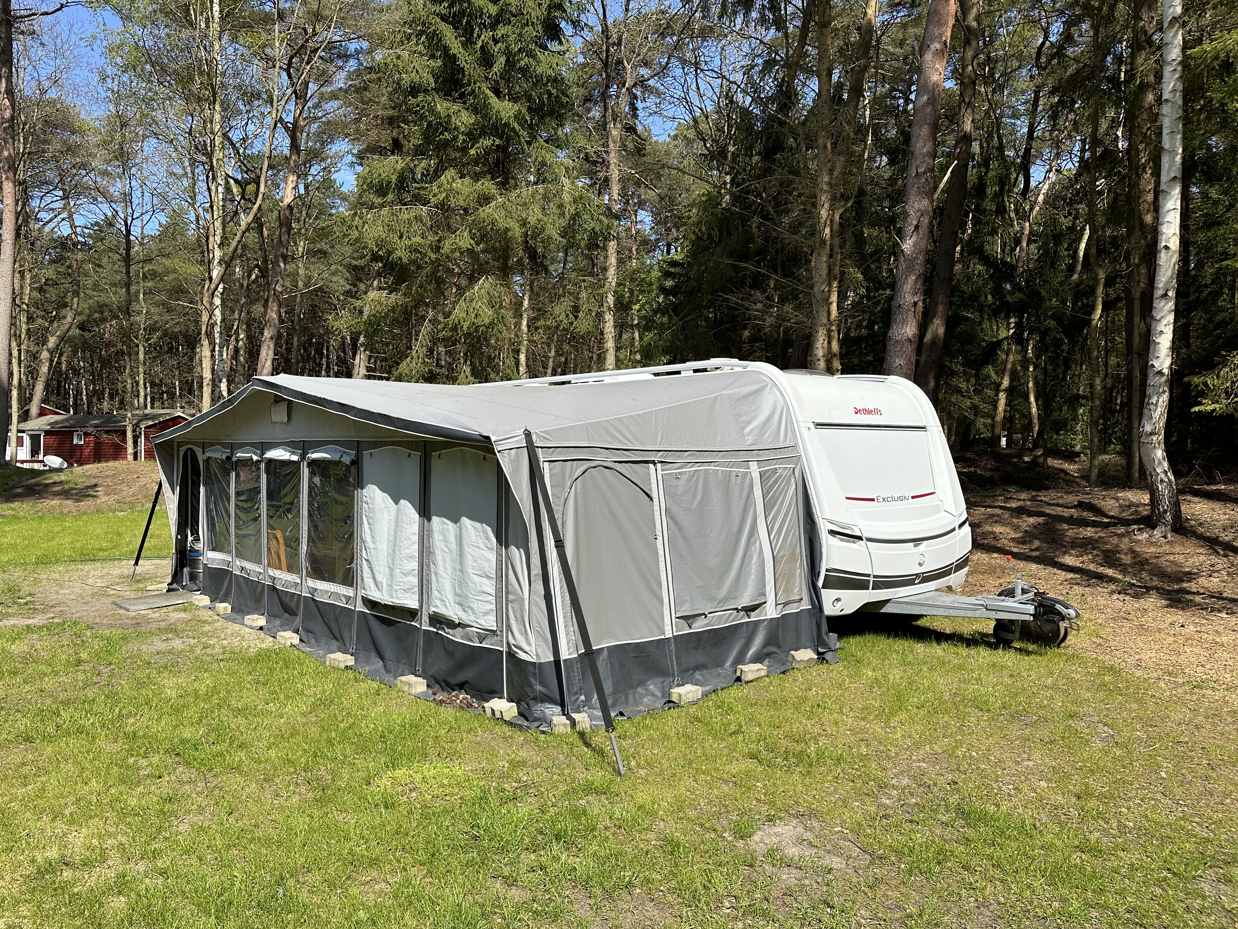 Wohnmobilstellplatz: Wohnmobil oder Wohnwagen Stellplatz auf Rügen bei Dranske  in der Feriensiedlung Schwalbennest