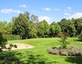 Wohnmobilstellplatz: Blick auf unsere gepflegte 9-Loch Golfanlage. Direkt erkennbar das gemeinsame Grün von Loch 5 und 9. - Golfpark Rothenbach