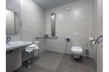 Wohnmobilstellplatz: Ein großes Bad / WV für Menschen mit Behinderung. - Premium Stellplatz "Glück Auf" in Bochum
