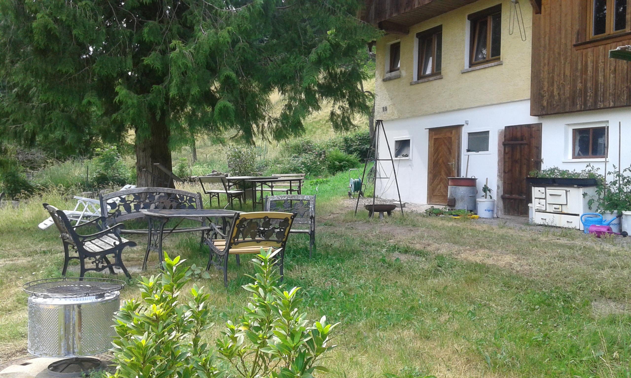 Wohnmobilstellplatz: Sitzplatz vor dem Haus - Glaswaldhof