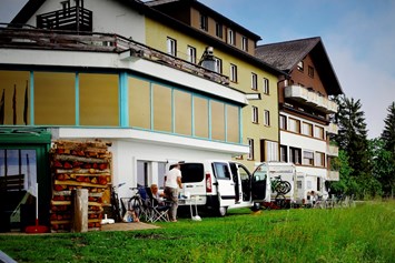 Wohnmobilstellplatz: Im Sommer - BikerCamping Flumserberg