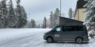 Reisemobilstellplatz - Wohnwagen erlaubt - Alt St. Johann - Im Winter - BikerCamping Flumserberg