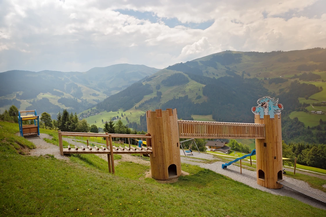 Wohnmobilstellplatz: auf jedem Gipfel gibt es ein Erlebnis für die Kleinen. - Hotel - Pension Theresia