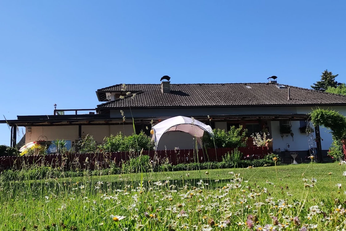 Wohnmobilstellplatz: Landhaus Noreia`s Wiese - Landhaus Noreia's Wiese nahe Klopeiner See