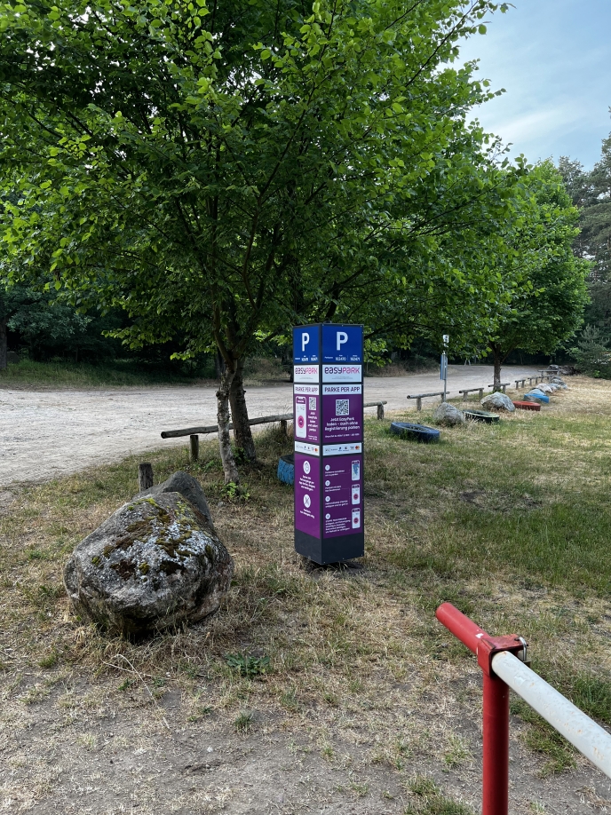 Wohnmobilstellplatz: Parkplatz EasyPark - Liegewiese Holzablage Miechen