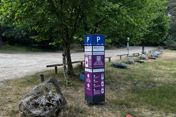 Wohnmobilstellplatz: Parkplatz EasyPark - Liegewiese Holzablage Miechen