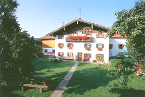 Stellplatz auf outlet verschlossenem Hinterhof