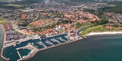 Plaza de aparcamiento para autocaravanas - Duschen - Ålbæk - saebyhavn@frederikshavn.dk - Stellplatz am Saeby Havn