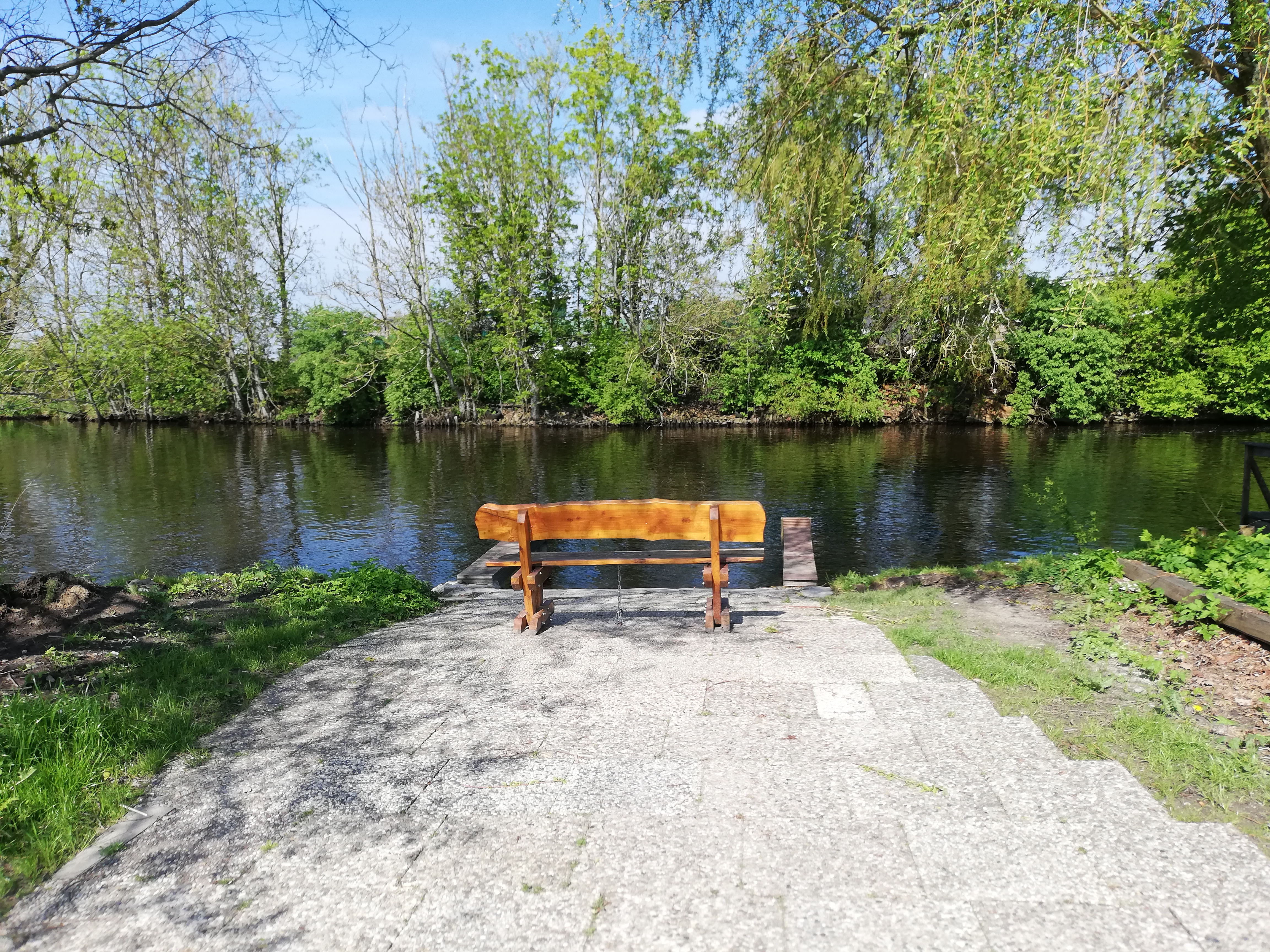 Wohnmobilstellplatz: Blick auf den Kanal. Ideal zum Angeln  - Paddel und Pedal am Rorichumer Tief