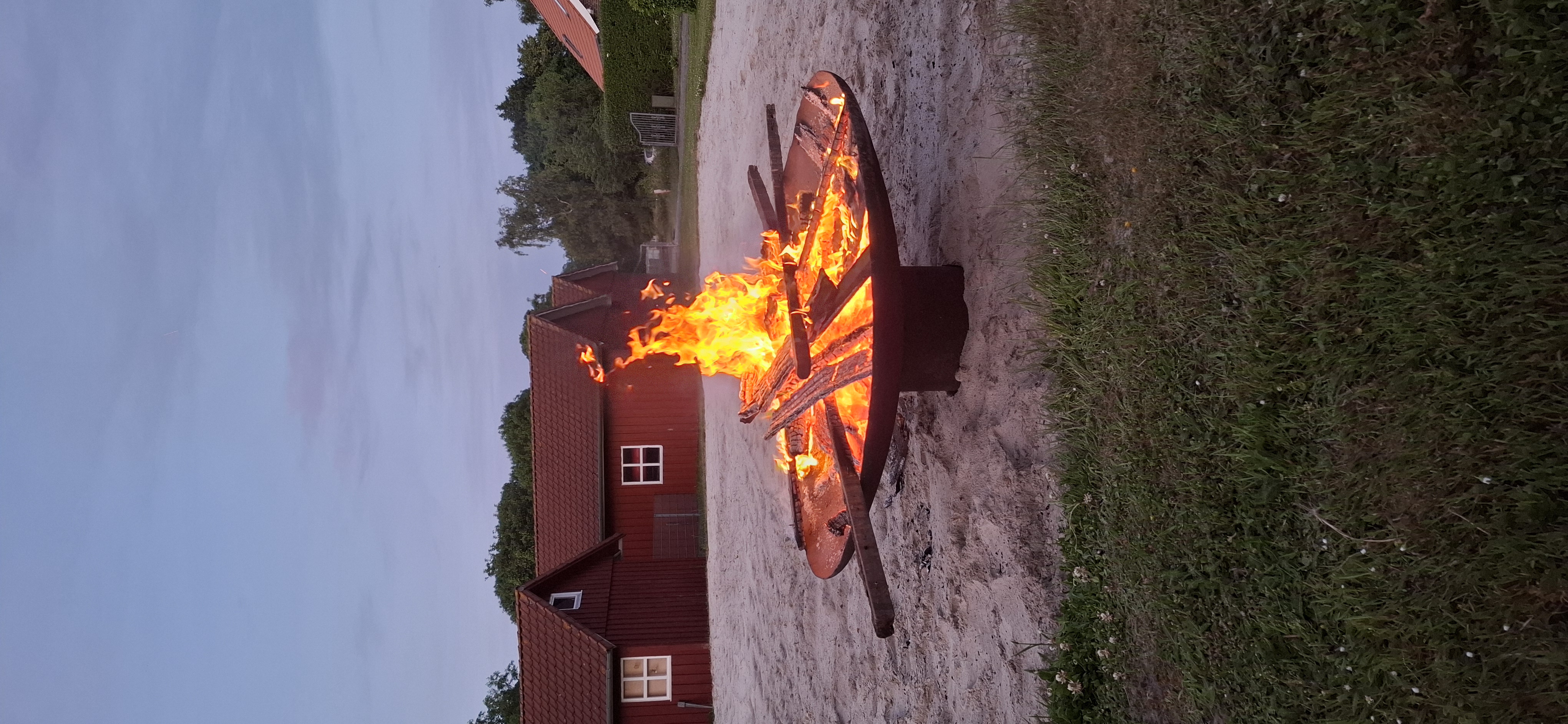 Place de parking pour camping-car - Bunde - Lagerfeuer am Abend. - Paddel und Pedal am Rorichumer Tief