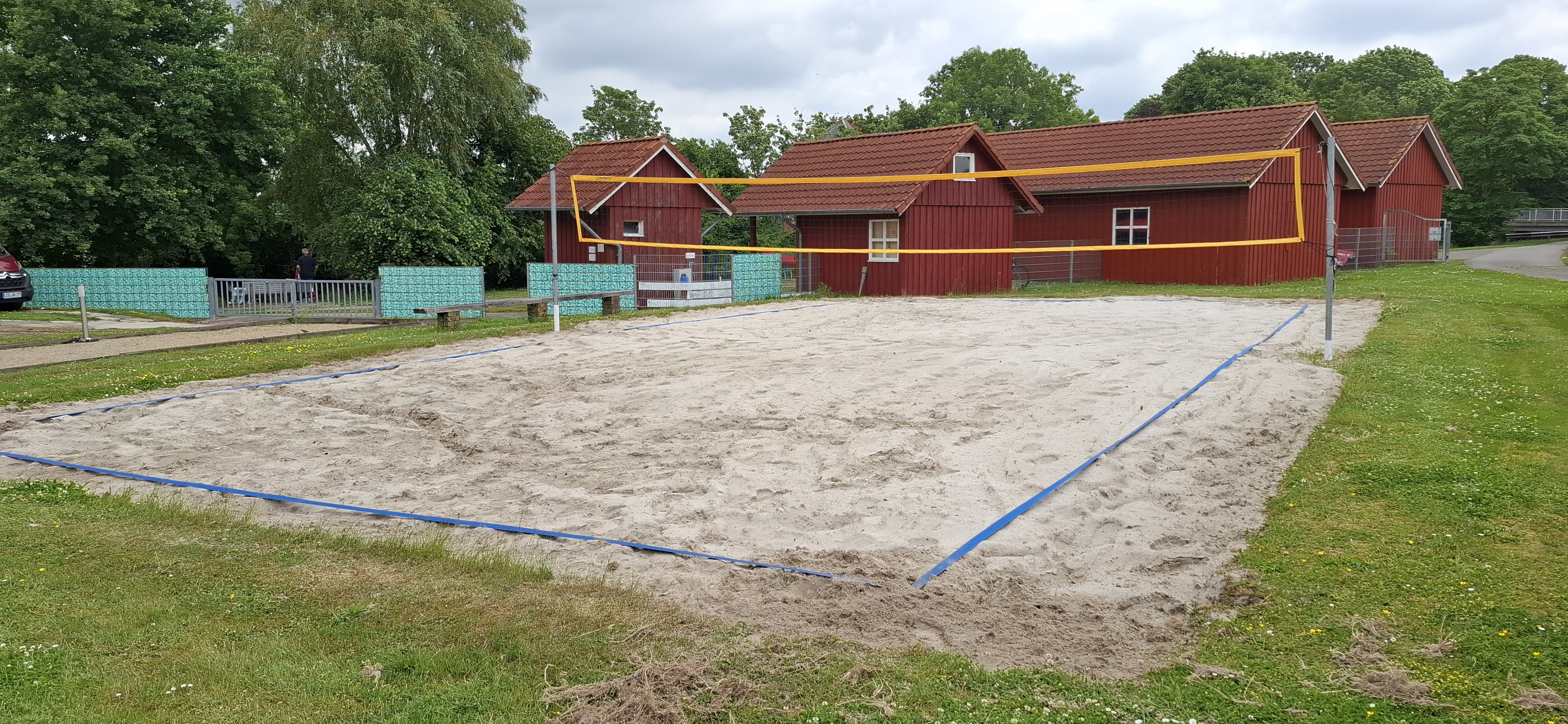 Wohnmobilstellplatz: Beachvolleyballfeld auf dem Stellplatz - Paddel und Pedal am Rorichumer Tief
