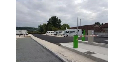 Plaza de aparcamiento para autocaravanas - Montpon-Ménestérol - La Pergola