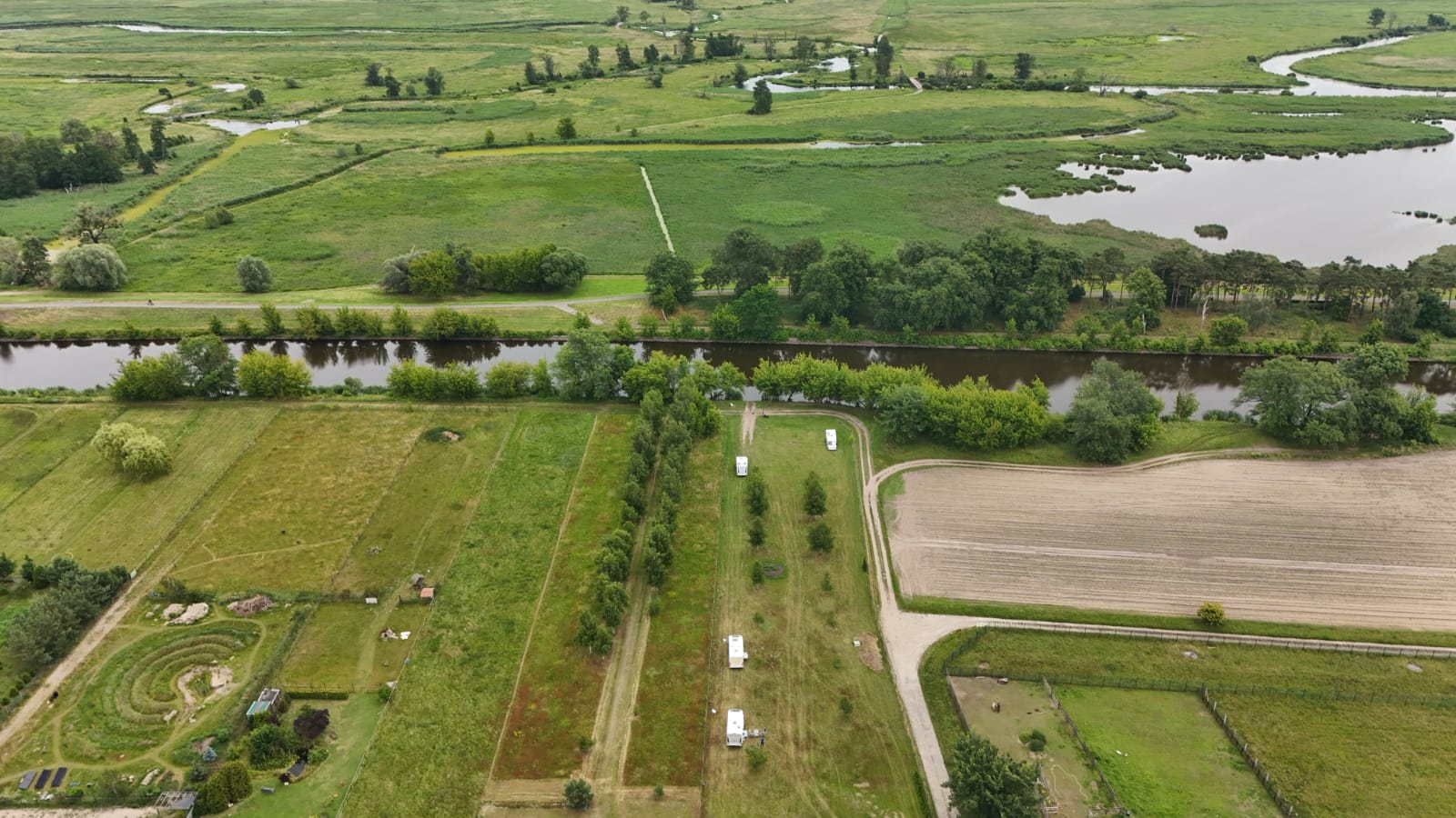 Wohnmobilstellplatz: Stellplatz von oben  - Wohnmobilstellplatz Nationalpark unteres Odertal