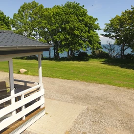 Wohnmobilstellplatz: Mini Lodge mit Meerblick für 2 Persoen - Stellplatz am Camping Klausdorfer Strand