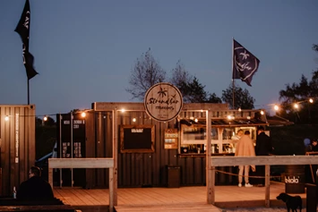 Wohnmobilstellplatz: Strandbar - Stellplatz Camping Strukkamphuk