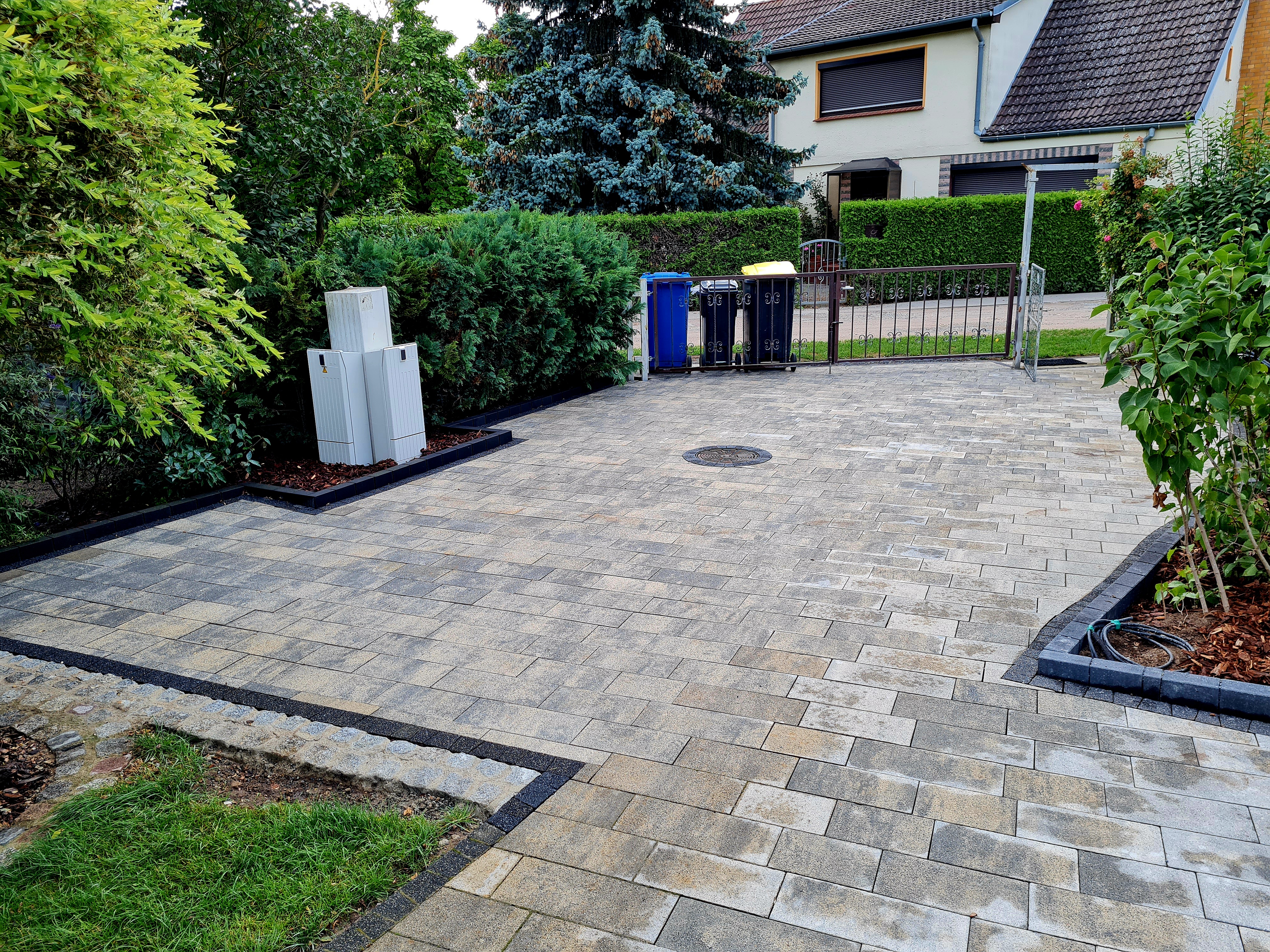 kampeerplaats voor campers - Brandenburg Nord - Stellplatz mit Mülltonnen und Stromanschlussplatz für Wohnmobiel - Stellplatz am Ferienhaus Grüner Bungalow