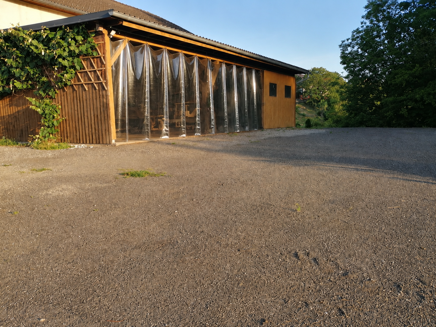 Wohnmobilstellplatz: Zufahrt über die Mellacher Straße - Stellplatz/Parkplatz, Strom und Wasser laut Foto vorhanden!  - Stellplatz Ferienhaus Rothschedl.at - área, Parcelas