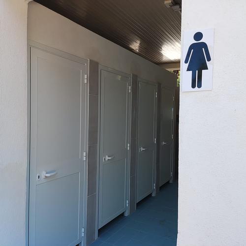 Wohnmobilstellplatz: toilets and showers - PARKEN ZOE