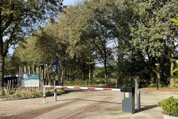 Wohnmobilstellplatz: Unsere Schranke öffnet sich für Sie auf Basis der Kennzeichenerkennung. - Camperplaats Biest-Houtakker