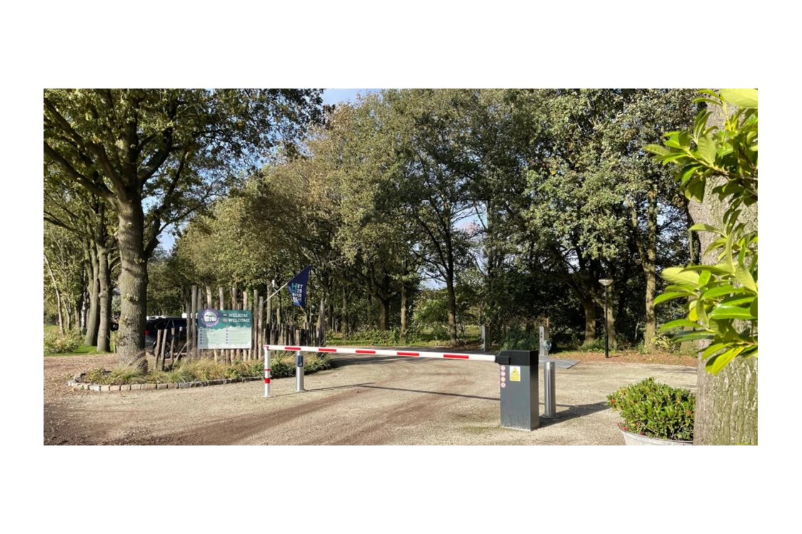 Wohnmobilstellplatz: Unsere Schranke öffnet sich für Sie auf Basis der Kennzeichenerkennung. - Camperplaats Biest-Houtakker