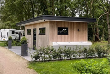 Wohnmobilstellplatz: Beheiztes Sanitärgebäude kostenlos für Camper-Gäste. - Camperplaats Biest-Houtakker