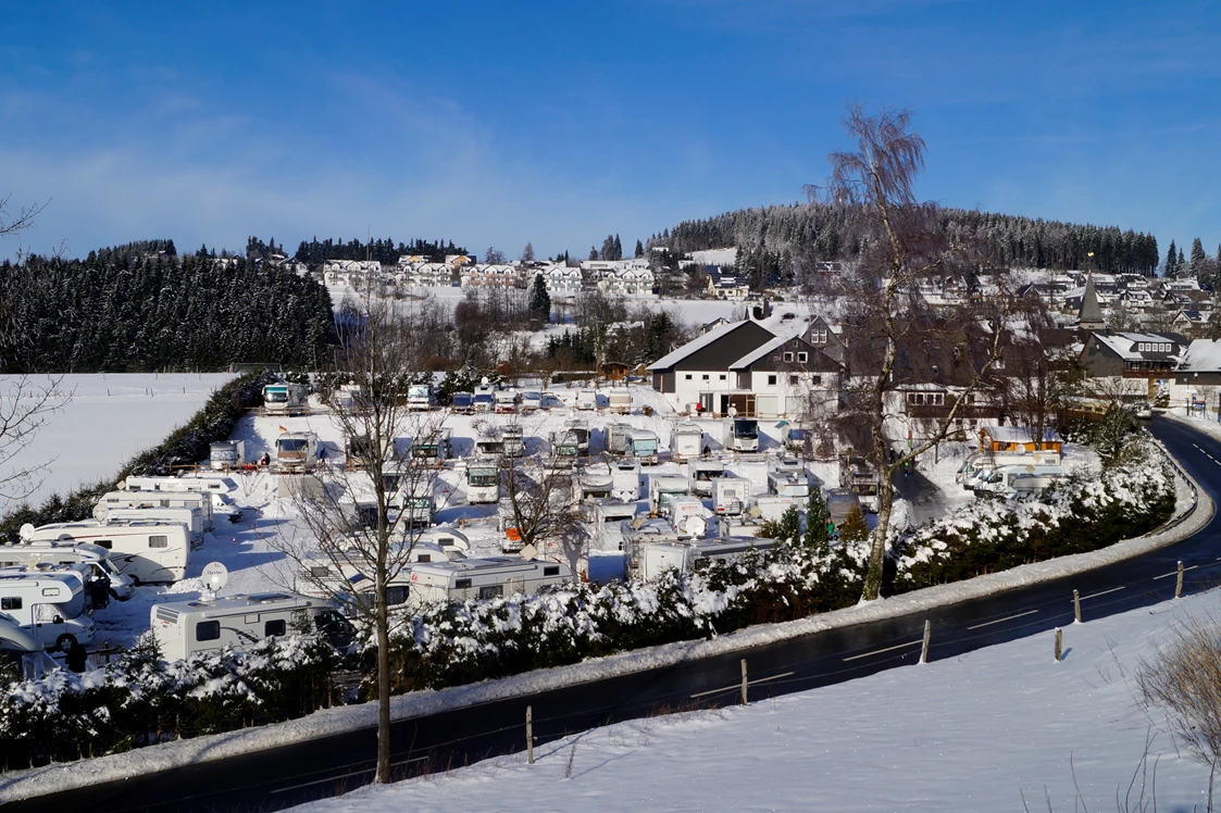 Wohnmobilstellplatz: Blick auf den Wohnmobilpark  - Wohnmobilpark Winterberg