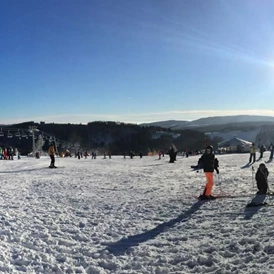 Wohnmobilstellplatz: Panorama Skigebiet Postwiese direkt vor der Haustür - Wohnmobilpark Winterberg